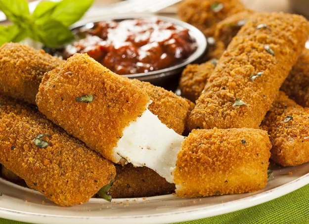 Фетуччині, пепероні та соус маринара: які страви в Італії насправді не їдять